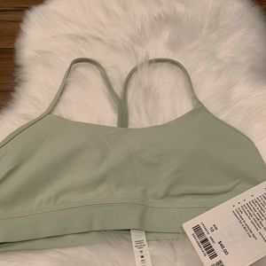 Flow y bra nulu lululemon ARMT light green SIZE 10